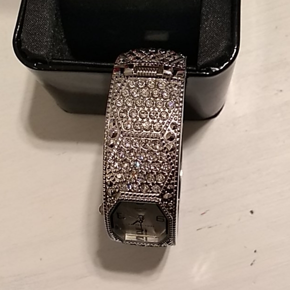 Watch - Picture 3 of 7